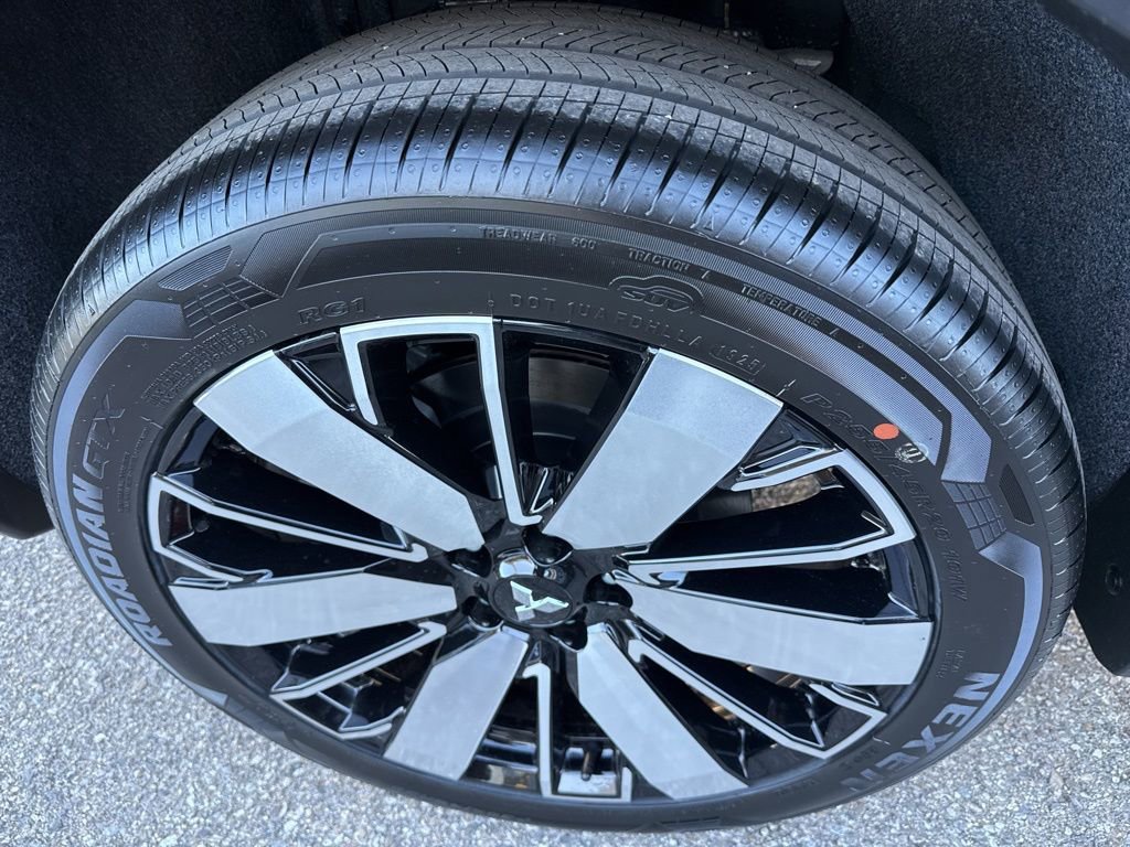 New 2025 Mitsubishi Outlander SE image 12