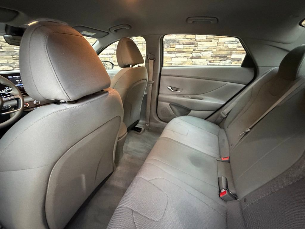 Used 2022 Hyundai Elantra SE image 24