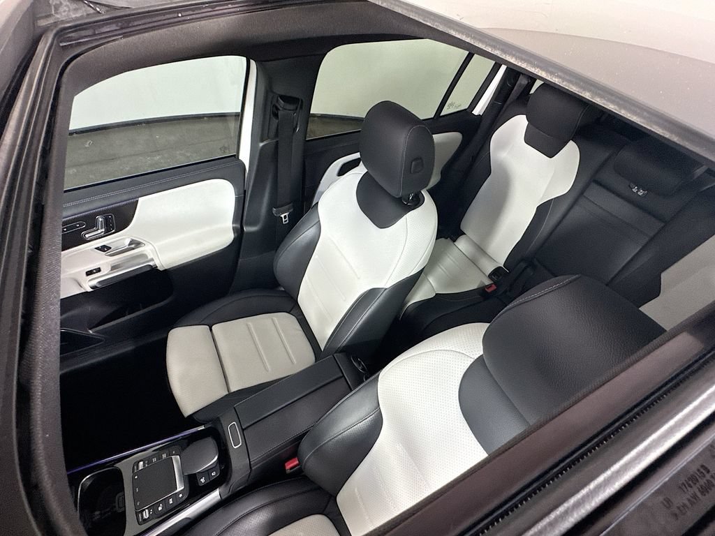 Used 2021 Mercedes-Benz GLB 35 AMG 4MATIC image 23