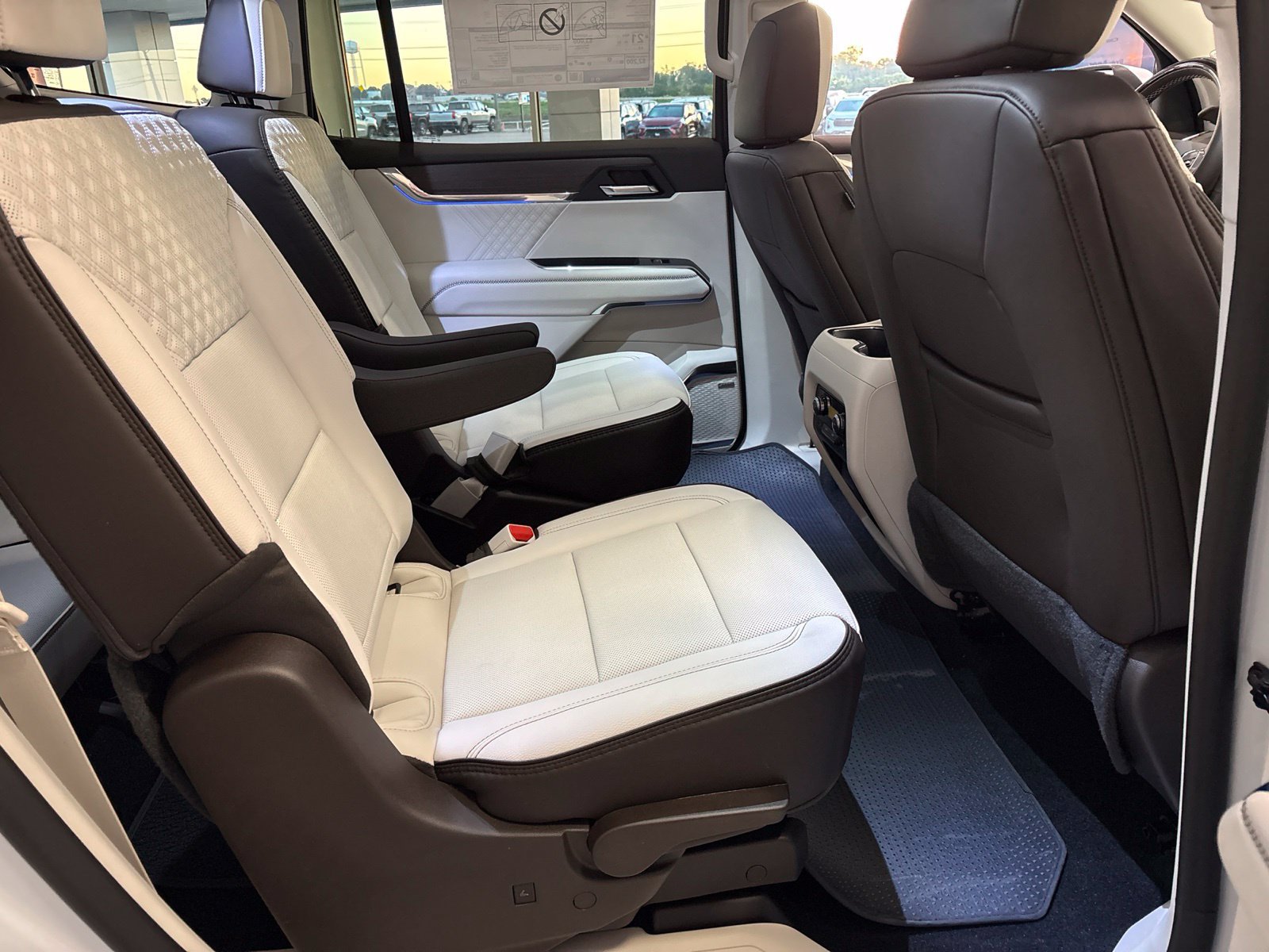 New 2027 GMC Acadia Denali w/ Denali Reserve Package AWD/4WD image 24