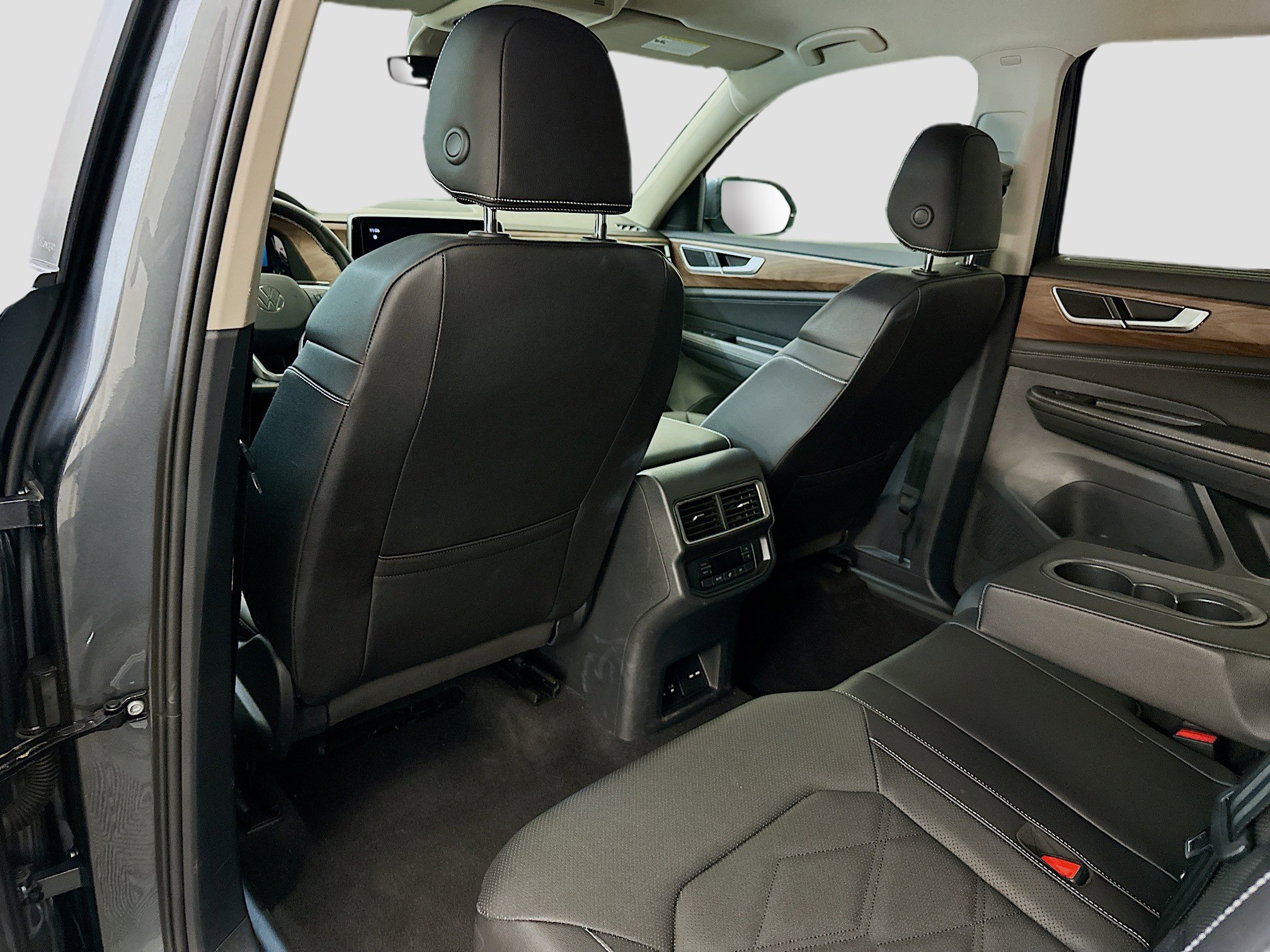 Used 2025 Volkswagen Atlas SE image 28