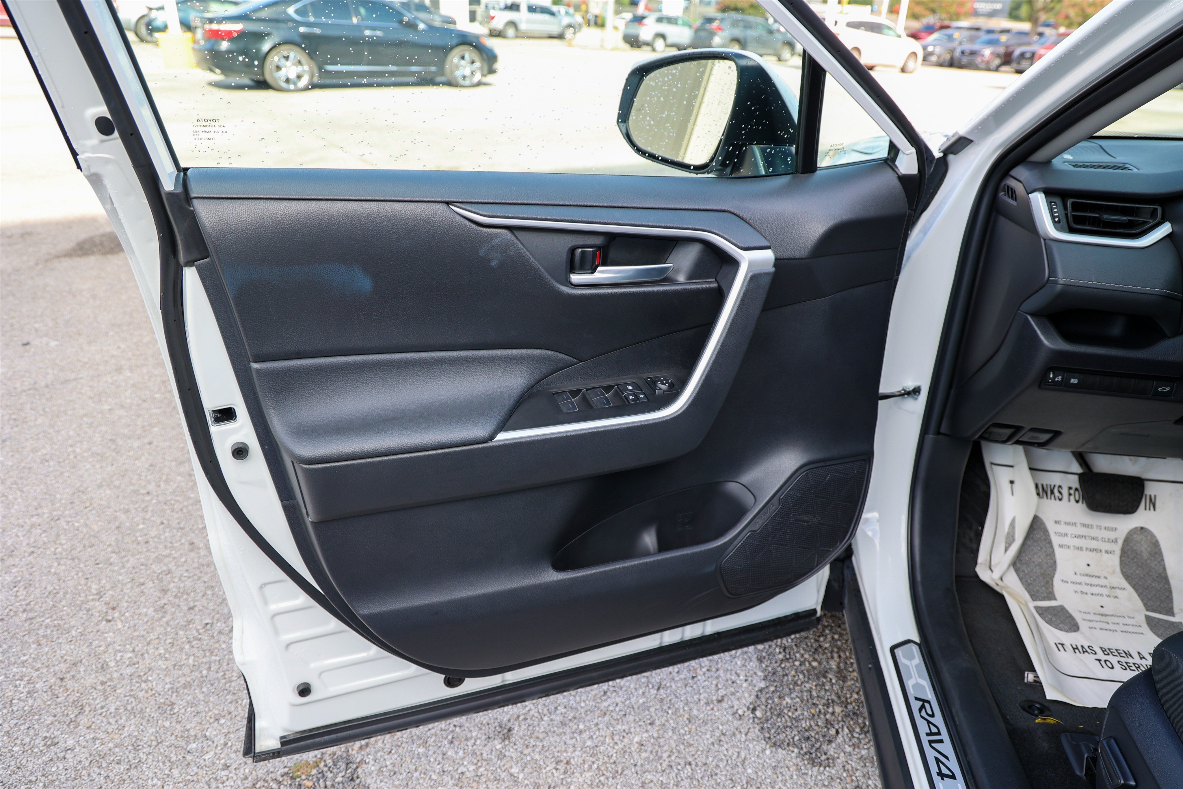 Certified 2025 Toyota RAV4 XLE w/ Convenience Package FWD image 31