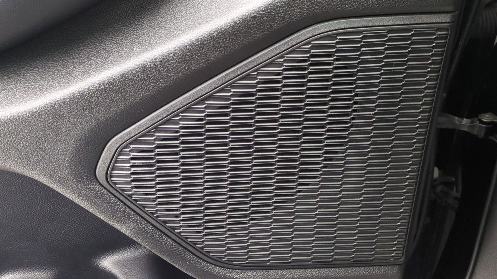 Used 2023 Jeep Grand Cherokee Altitude image 36