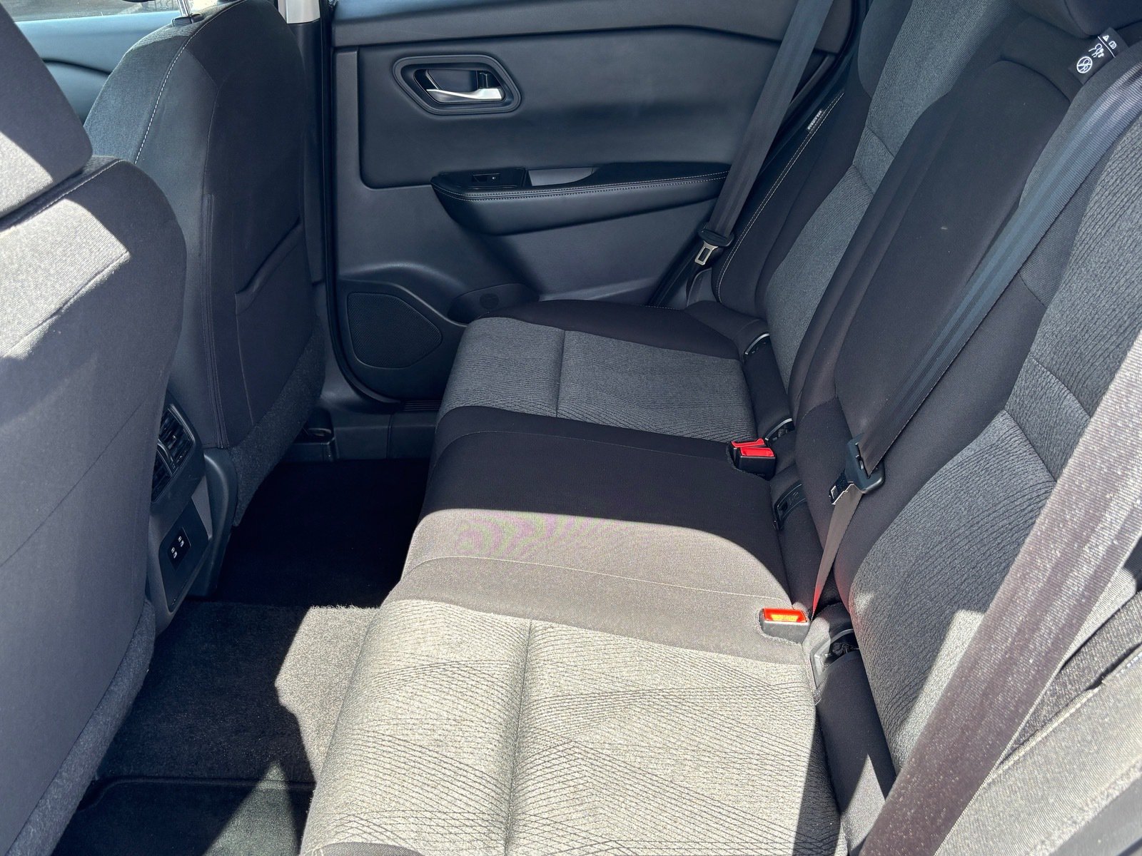 Used 2025 Nissan Rogue SV AWD/4WD image 28