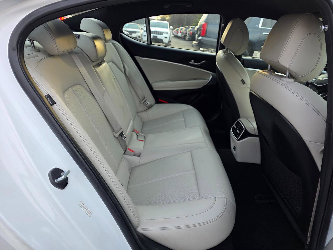 Used 2024 Genesis G70 2.5T image 15