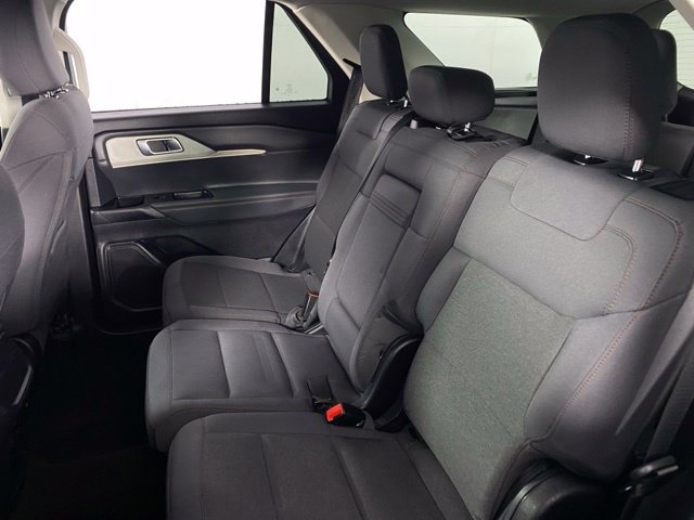 Used 2025 Ford Explorer Active AWD/4WD image 16
