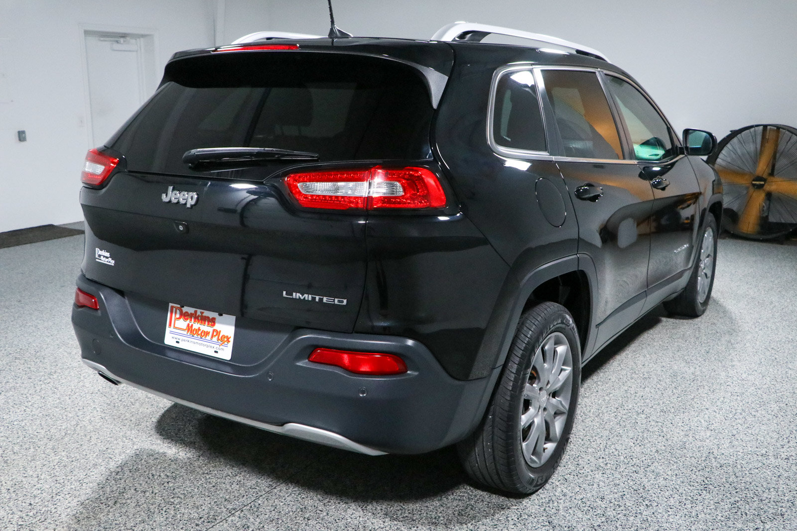 Used 2018 Jeep Cherokee Limited FWD image 7