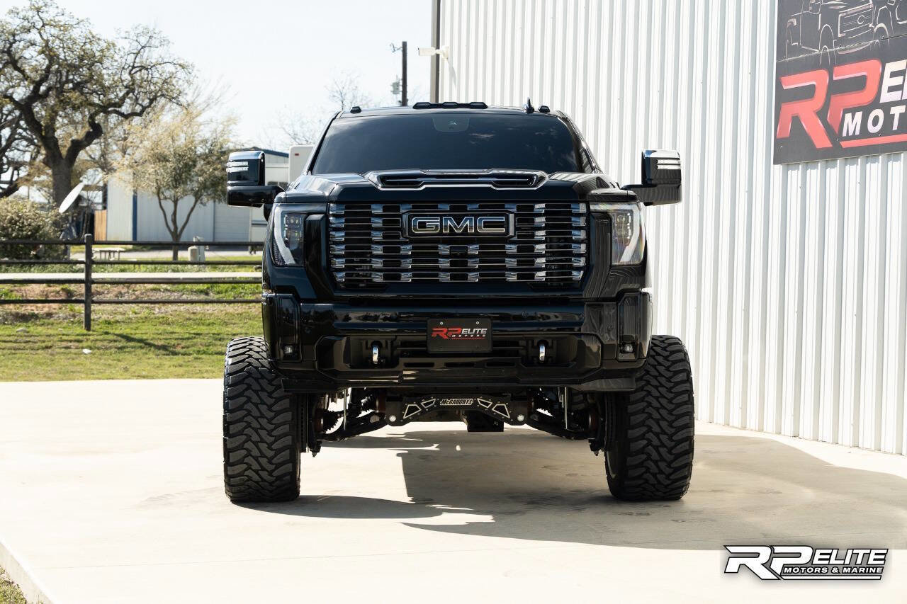 Used 2025 GMC Sierra 2500 Denali Ultimate image 3