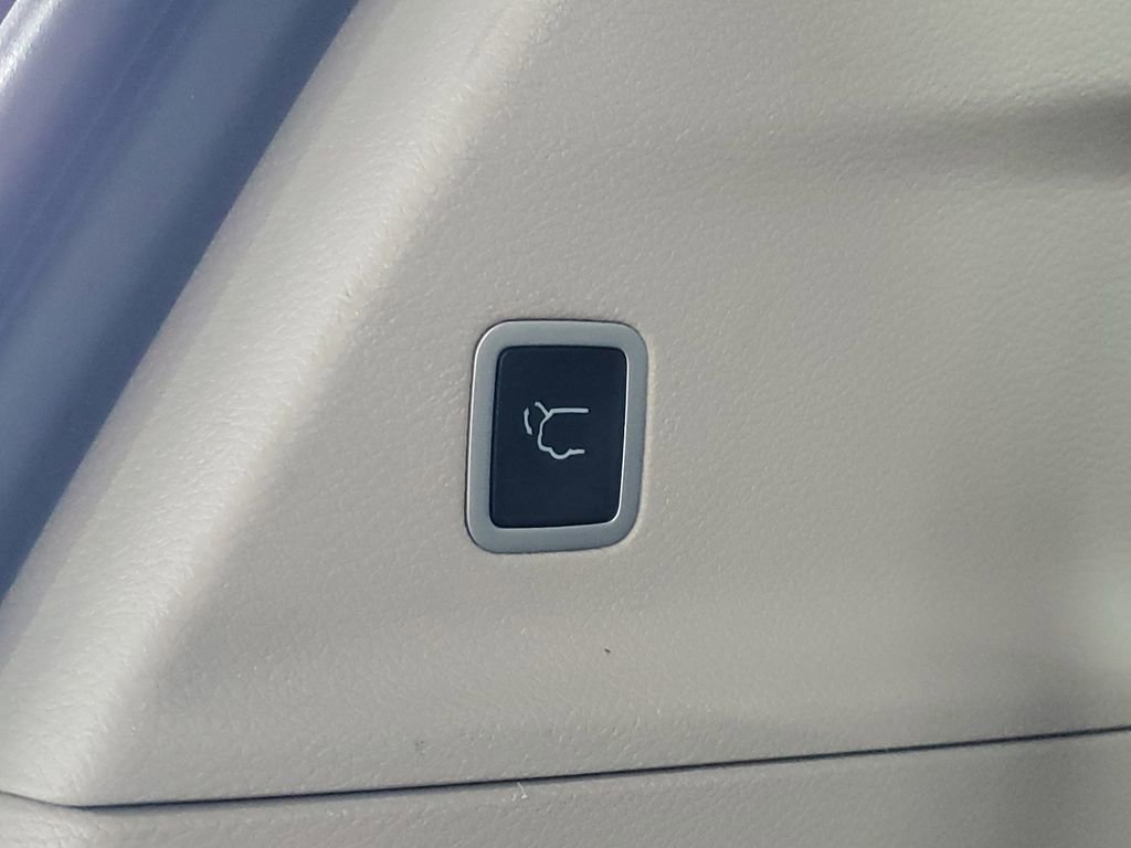 Used 2023 Chrysler Pacifica Touring-L FWD image 8