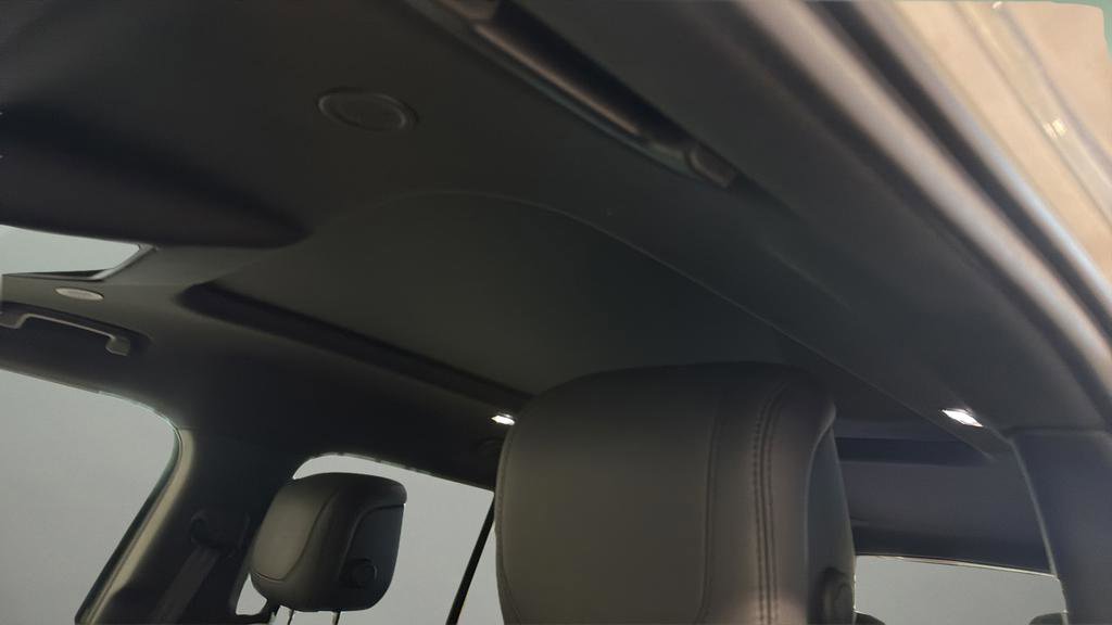 Used 2023 Land Rover Defender 110 X-Dynamic SE AWD/4WD image 12