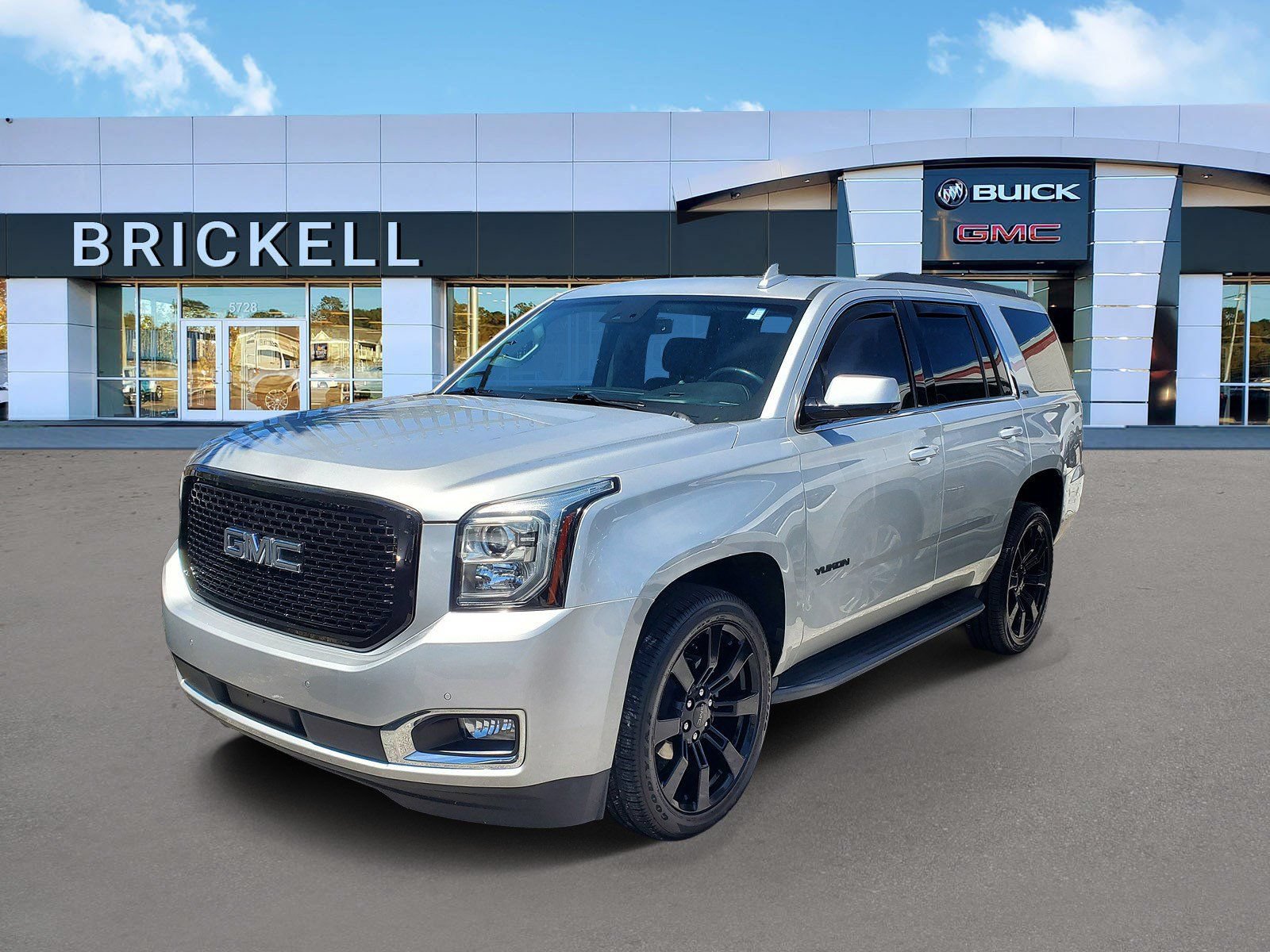 Used 2018 GMC Yukon SLT AWD/4WD image 1