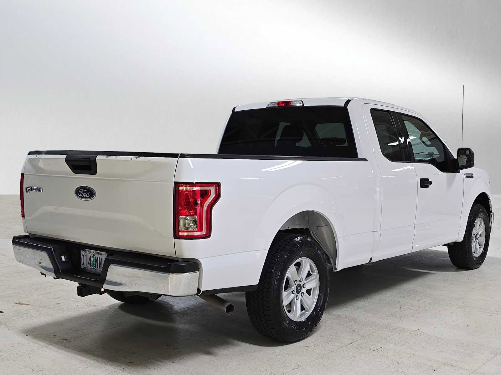 Used 2017 Ford F150 XLT RWD image 3