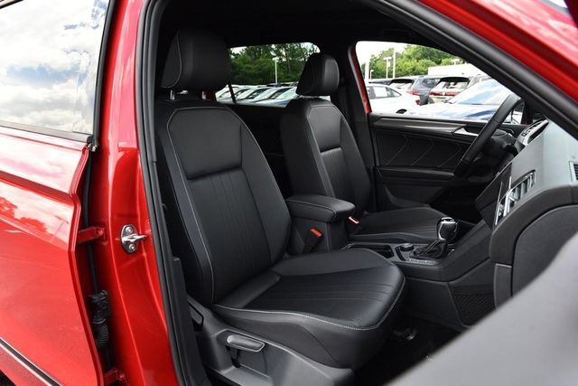 Certified 2024 Volkswagen Tiguan SE R-Line AWD/4WD image 21