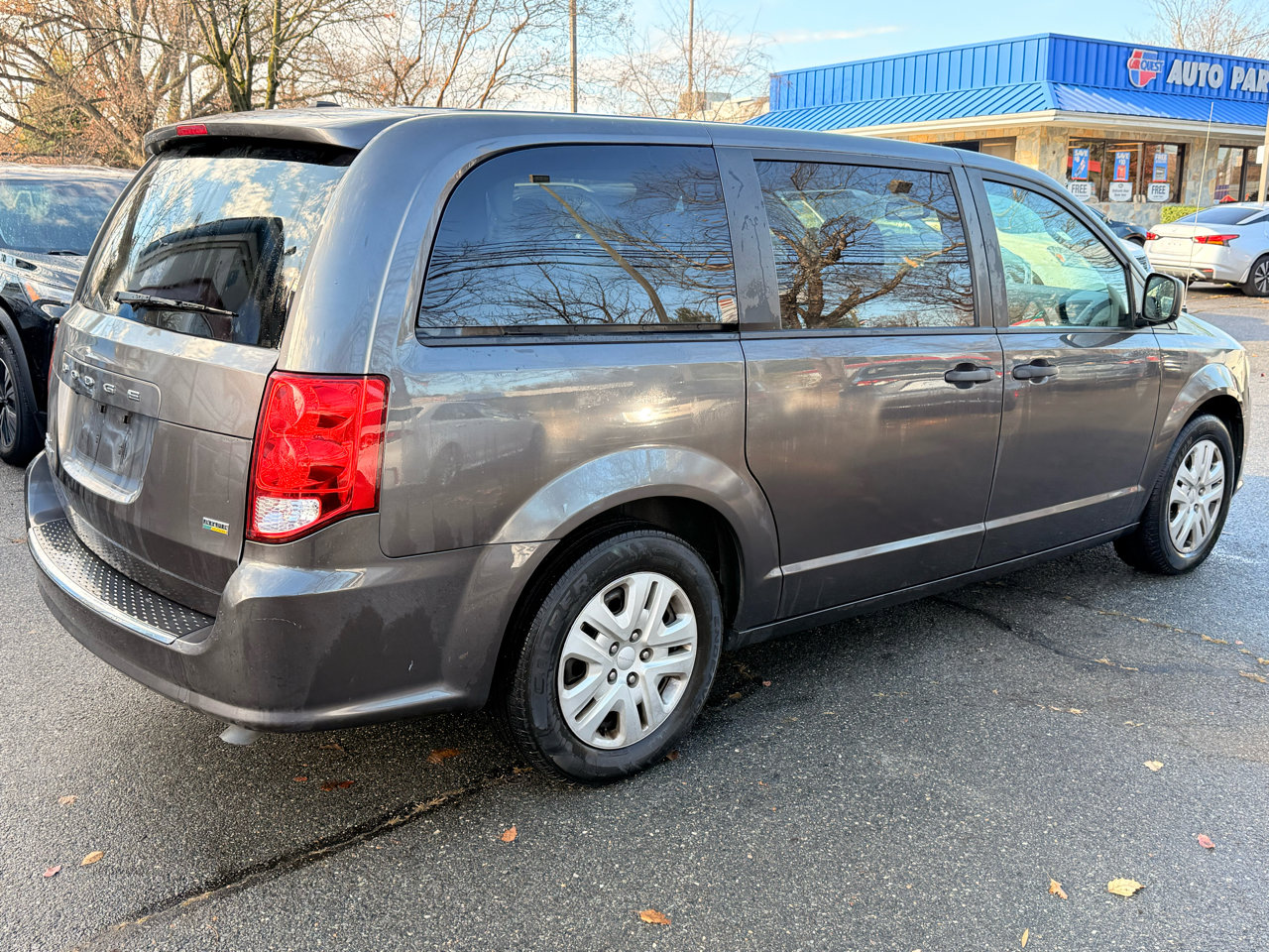 Used 2019 Dodge Grand Caravan SE w/ UConnect Hands-Free Group image 9