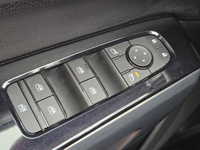 Certified 2024 Nissan Pathfinder SL w/ Black Appearance Package image 27