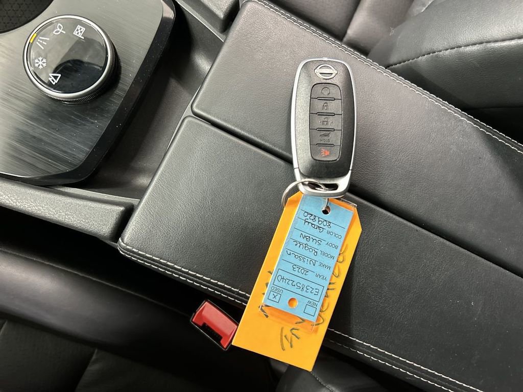 Used 2023 Nissan Rogue SV w/ SV Premium B Package image 12