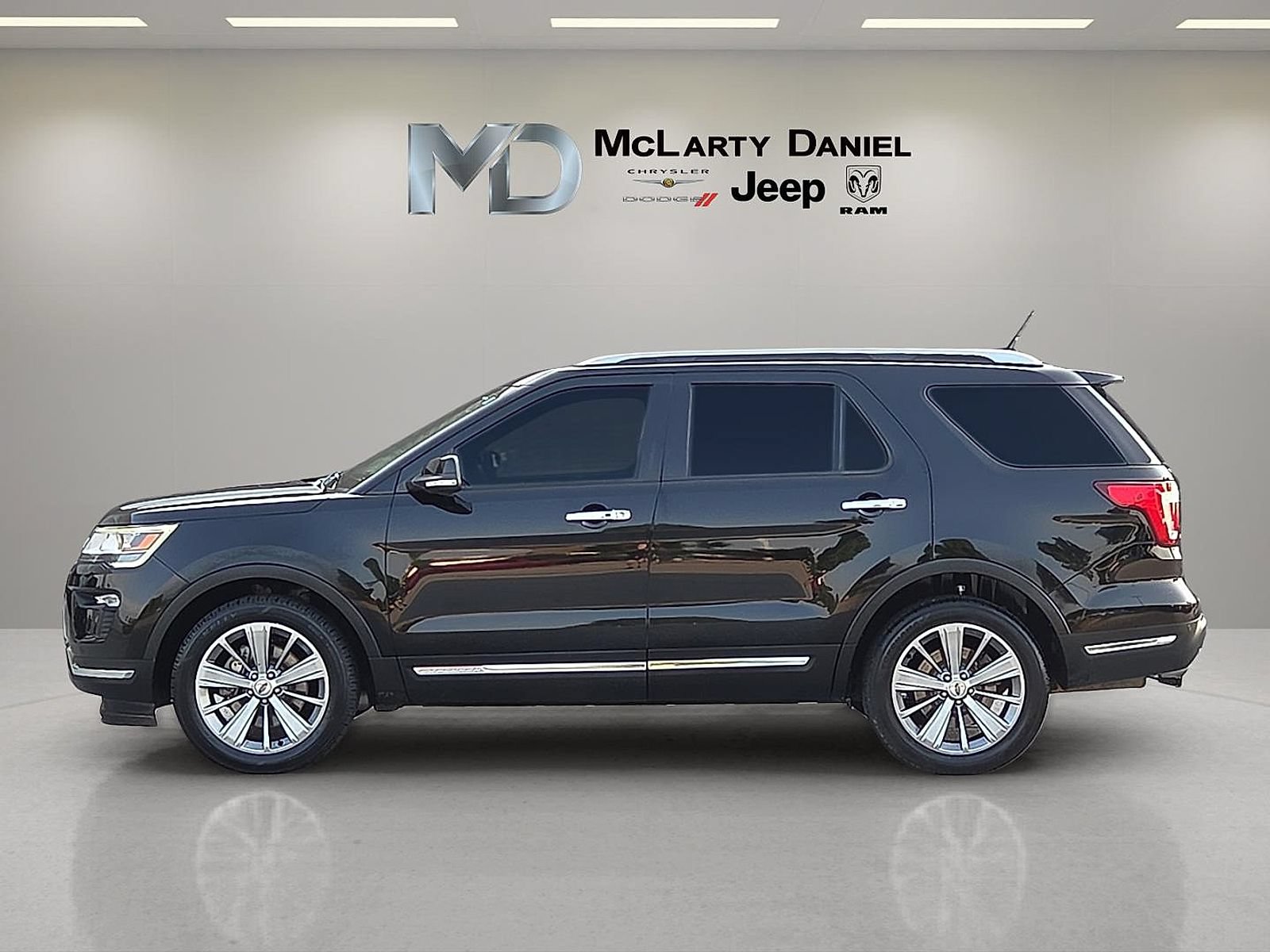 Used 2018 Ford Explorer Limited AWD/4WD image 3