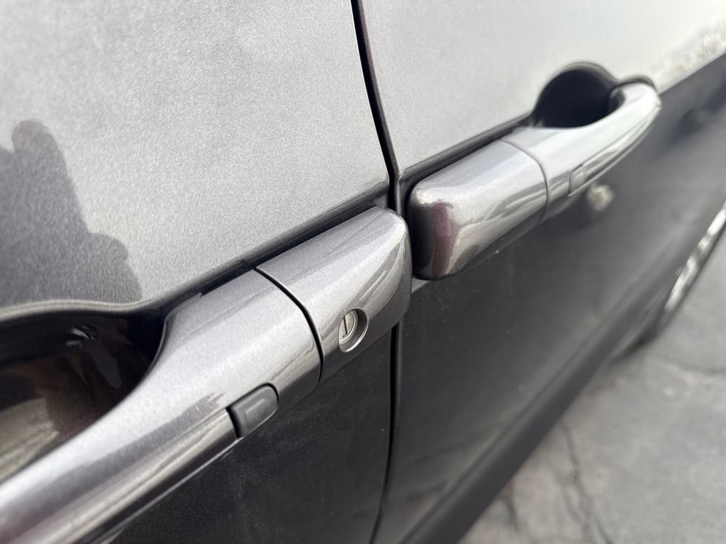 Used 2023 Chrysler Pacifica Touring-L FWD image 6