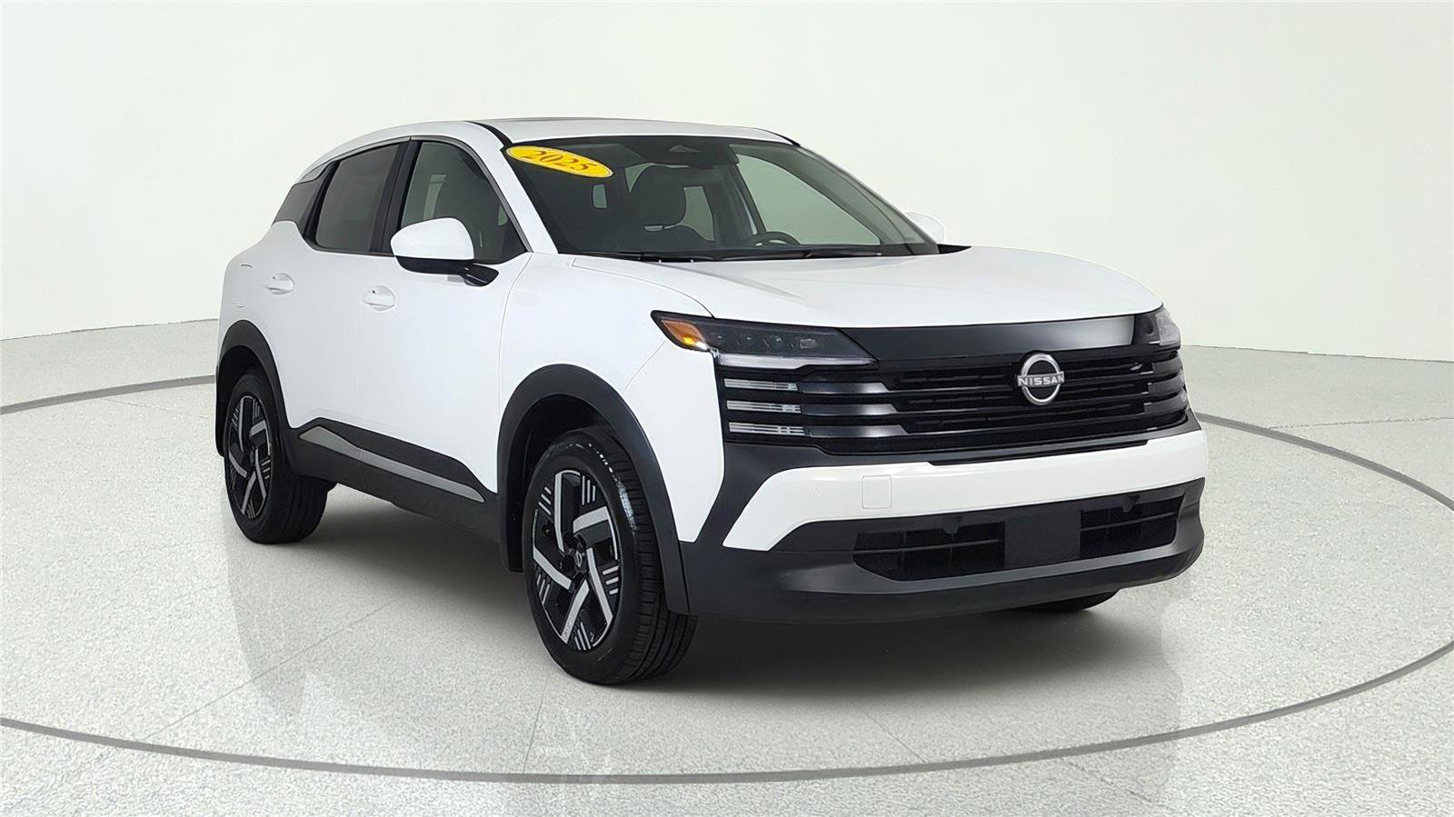Used 2025 Nissan Kicks SV FWD image 1
