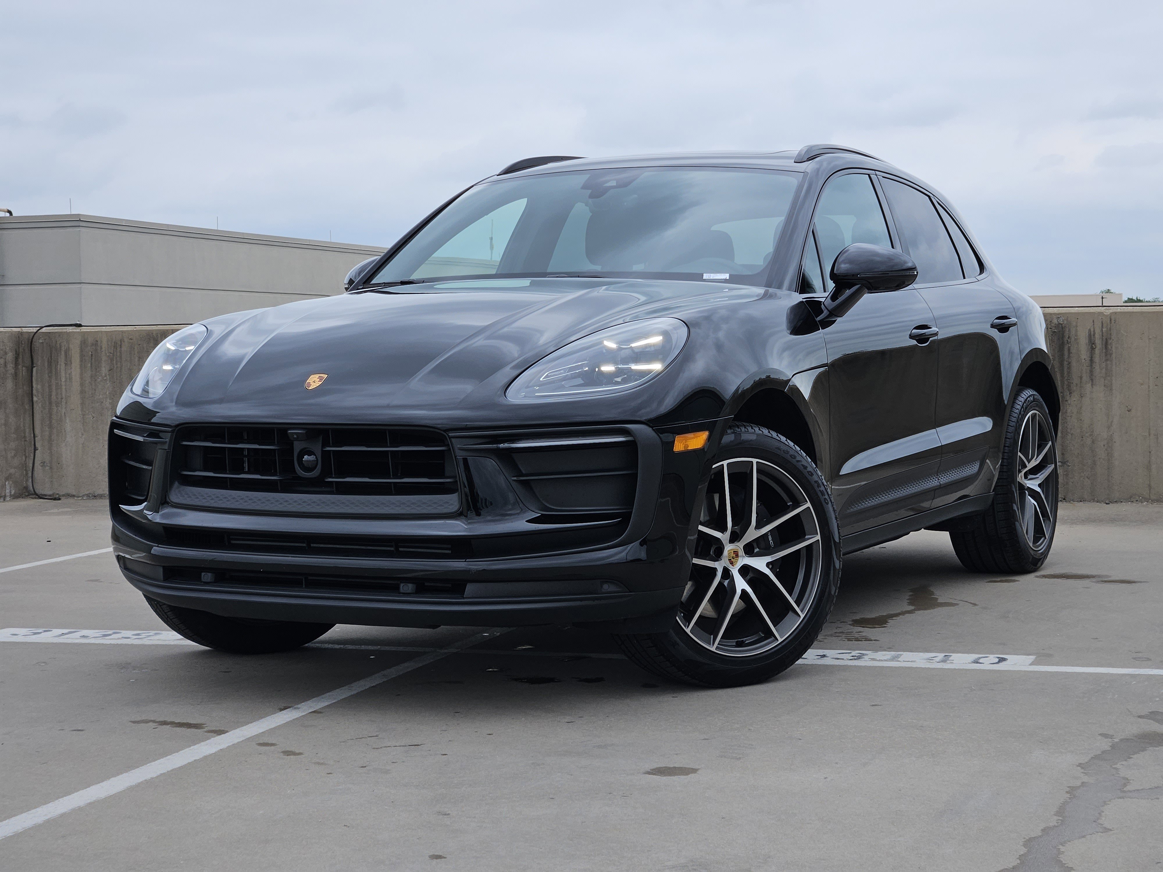Certified 2026 Porsche Macan image 1