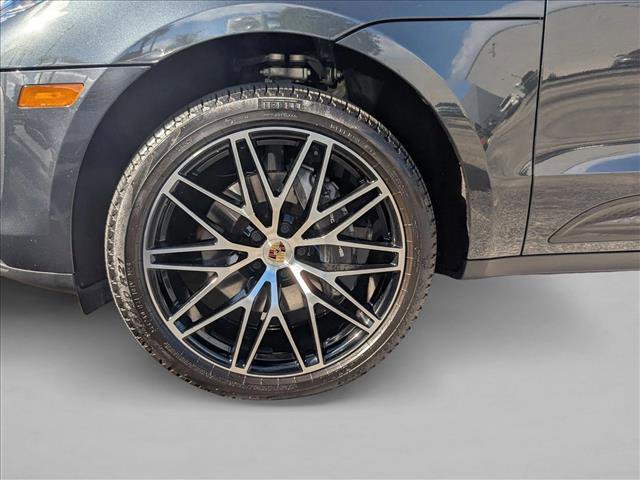 Used 2024 Porsche Macan image 25