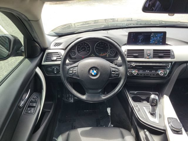Used 2018 BMW 320i xDrive Sedan w/ Convenience Package AWD/4WD image 10