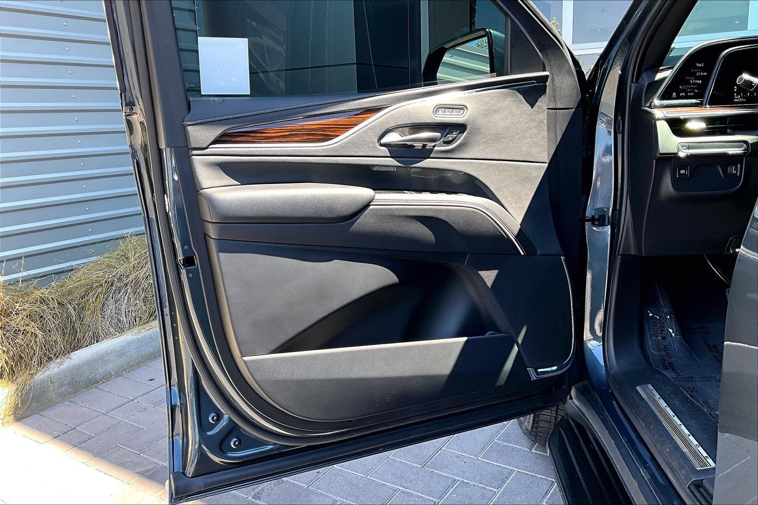 Used 2021 Cadillac Escalade Premium Luxury RWD image 20