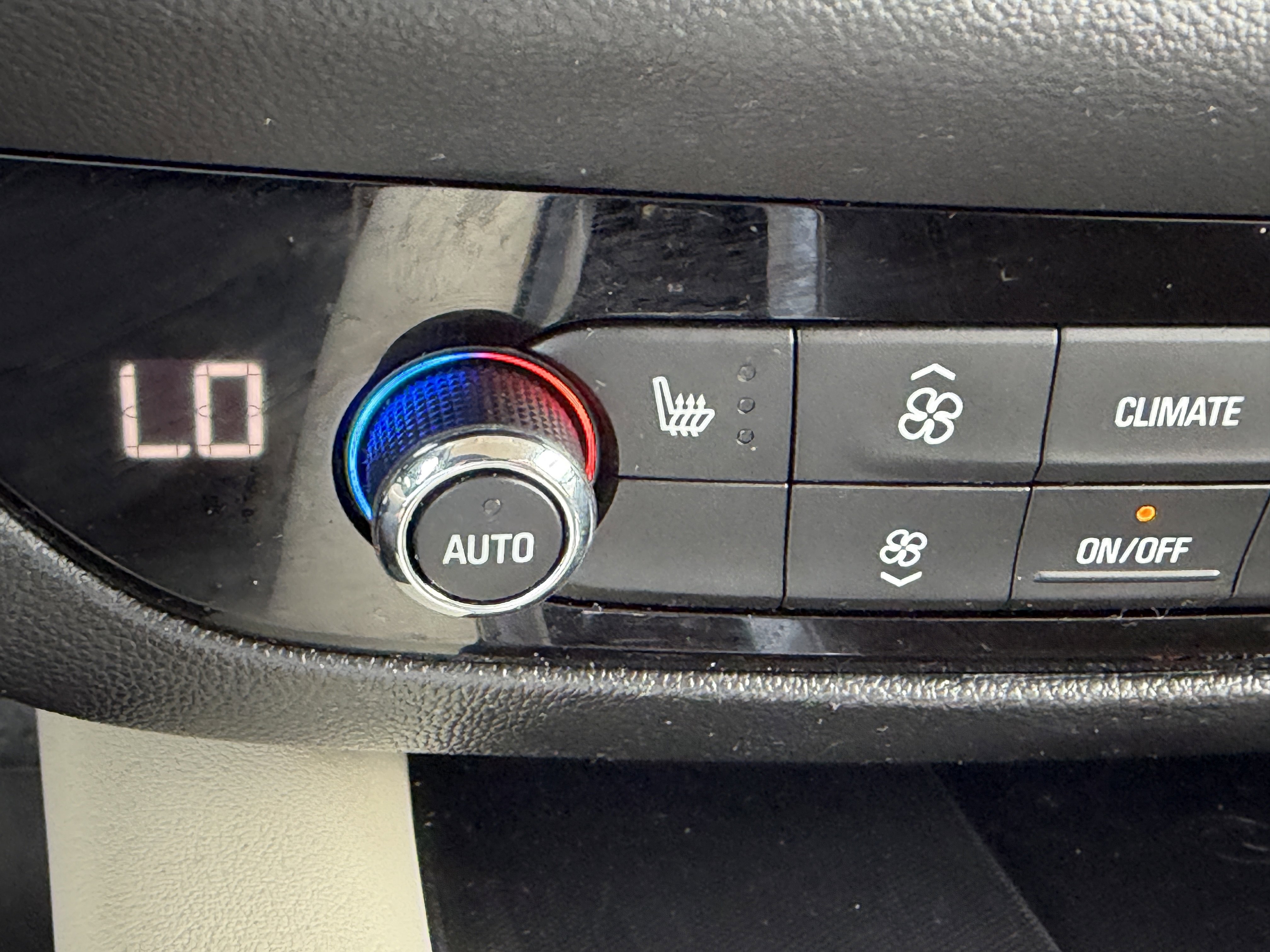 Used 2022 Buick Enclave Essence w/ Sport Touring Edition image 23