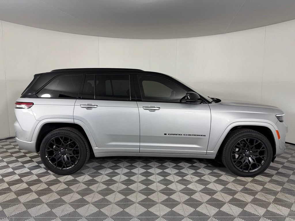 Used 2025 Jeep Grand Cherokee Summit w/ Obsidian Package AWD/4WD image 7