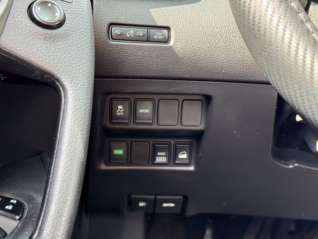 Used 2015 Nissan Rogue S AWD/4WD image 33
