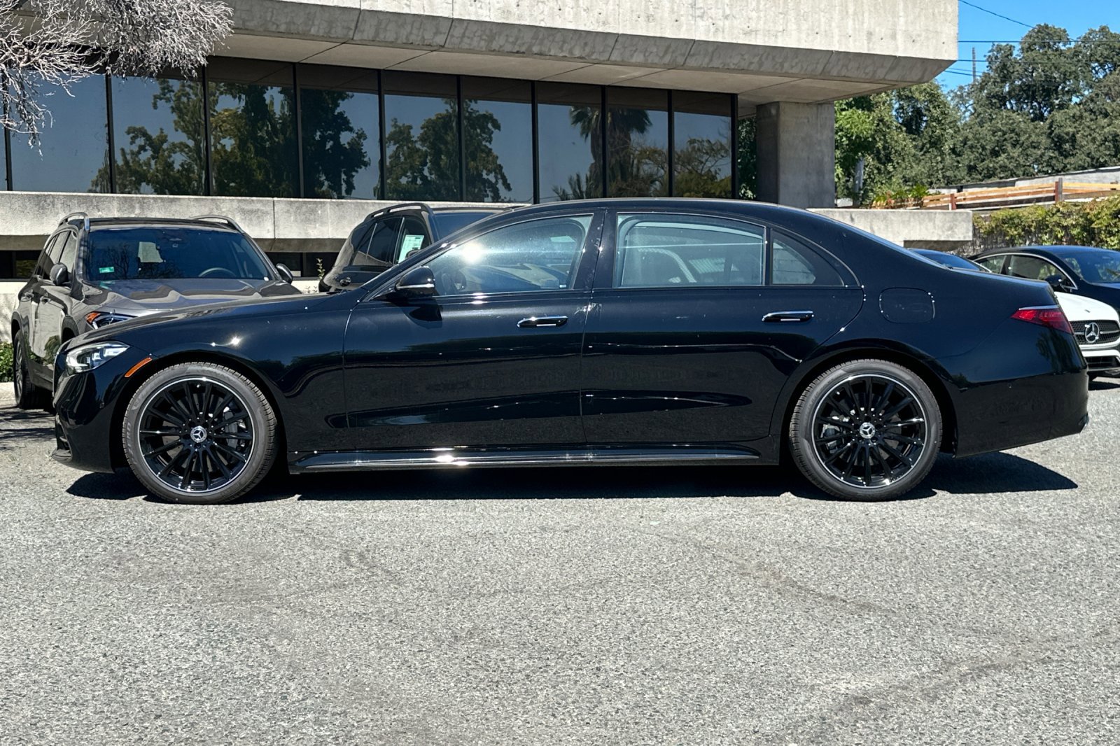 New 2025 Mercedes-Benz S 580e 4MATIC Sedan image 3