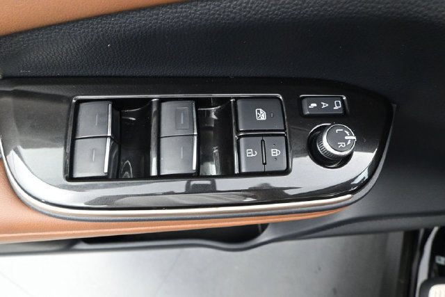 Used 2025 Toyota Crown Signia w/ Advanced Technology Package AWD/4WD image 14
