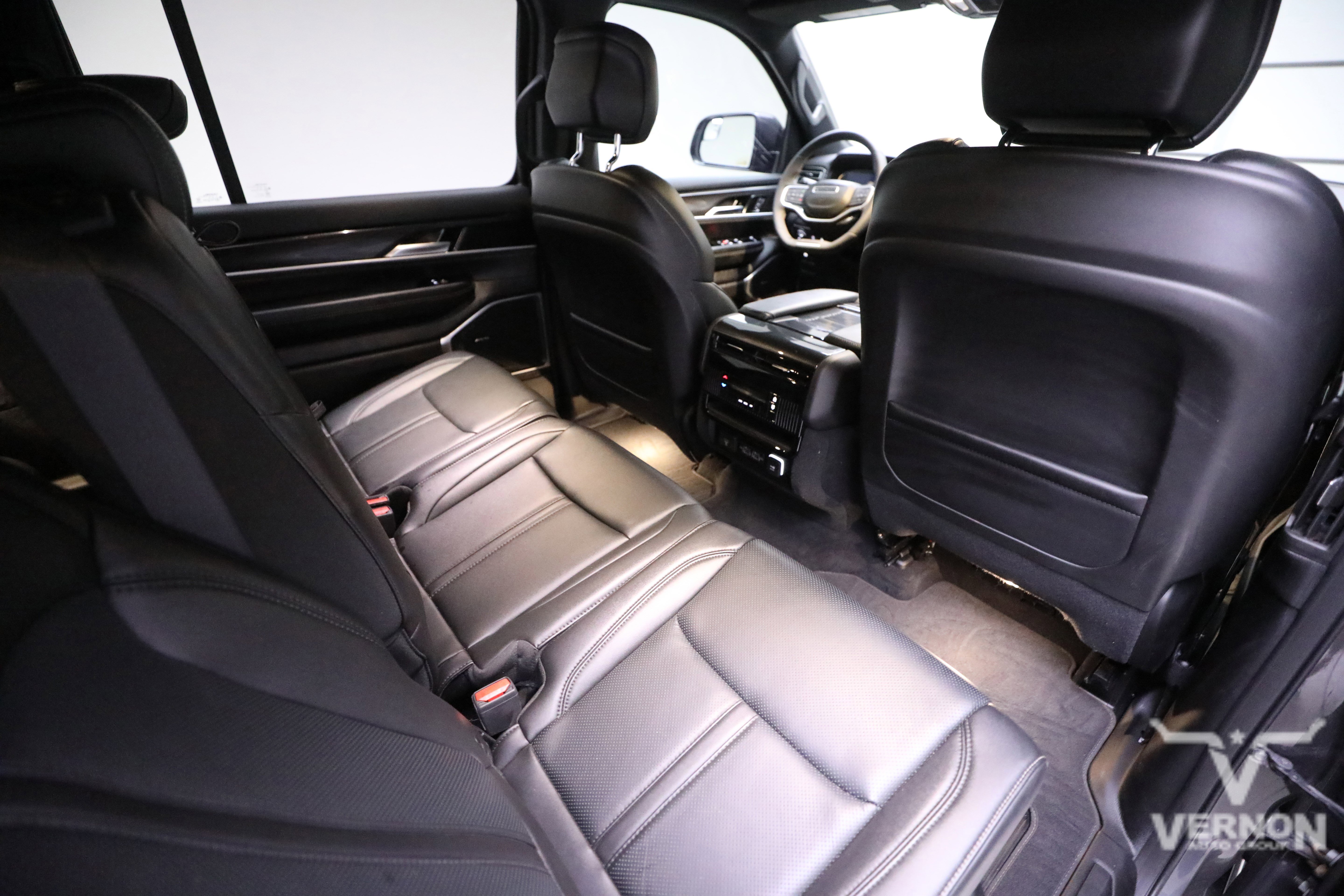 Used 2024 Jeep Wagoneer 4WD w/ HD Trailer Tow Package image 12