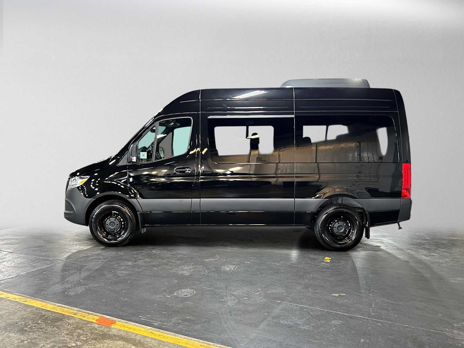 Used 2025 Mercedes-Benz Sprinter 2500 image 6