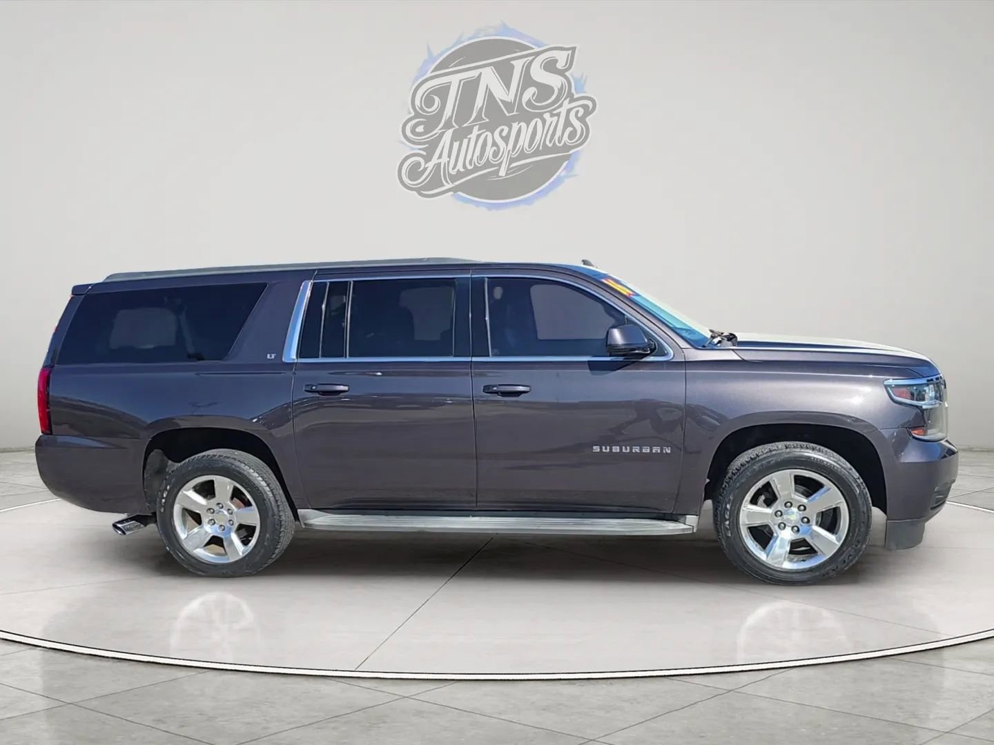 Used 2016 Chevrolet Suburban LT w/ Luxury Package AWD/4WD image 4