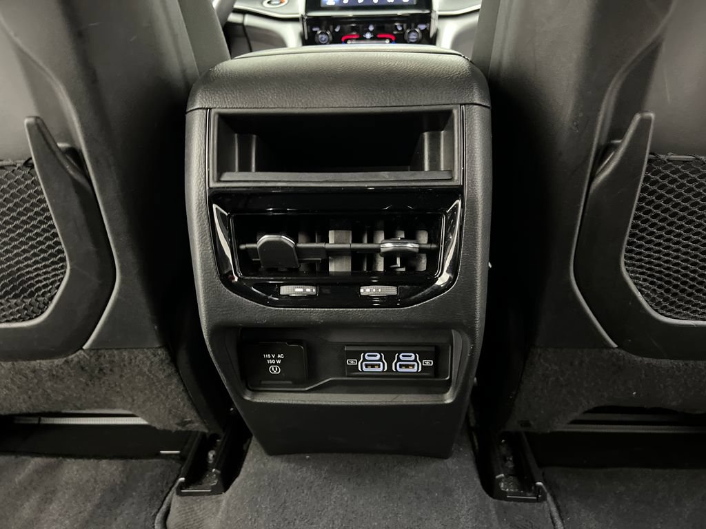 Used 2025 Jeep Grand Cherokee Altitude AWD/4WD image 24