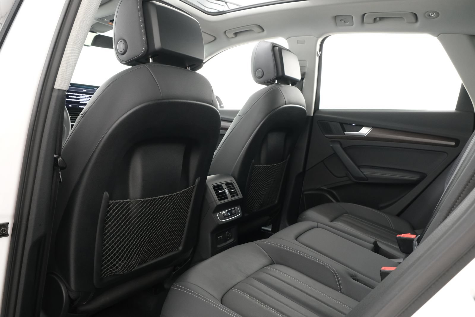 Used 2022 Audi Q5 2.0T Premium Plus w/ Premium Plus Package AWD/4WD image 35