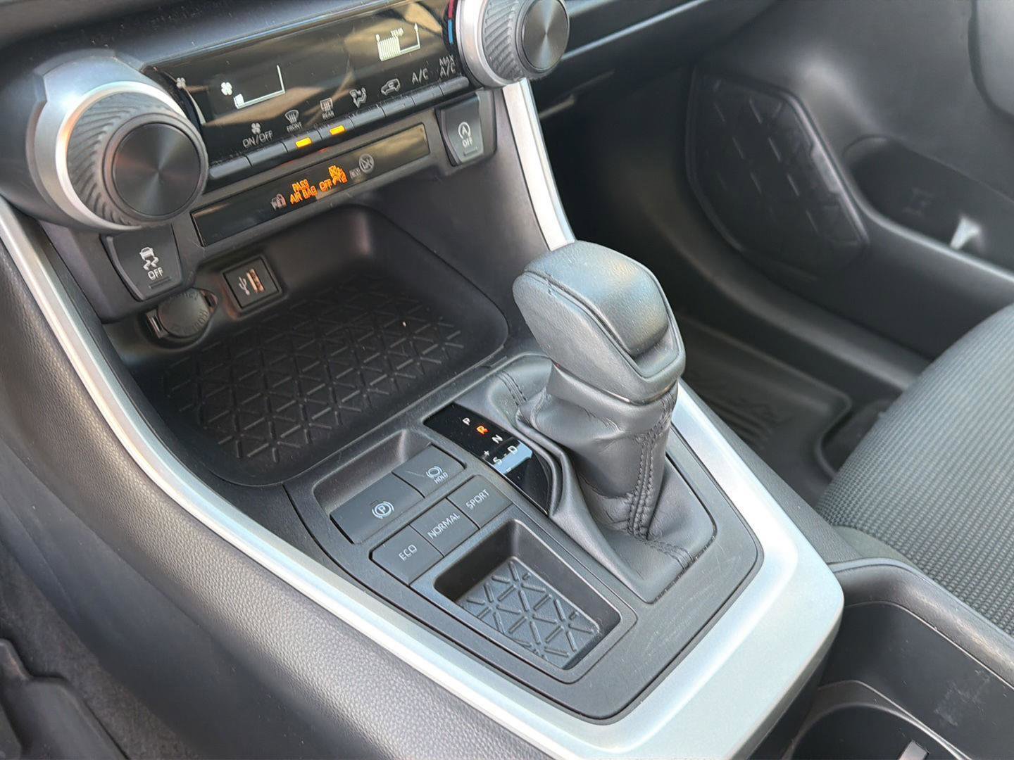 Certified 2024 Toyota RAV4 LE FWD image 26
