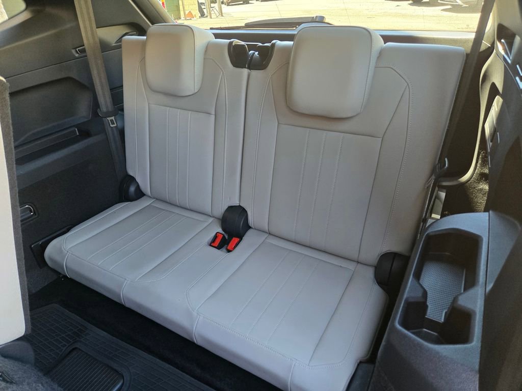 Used 2024 Volkswagen Tiguan SE R-Line FWD image 14