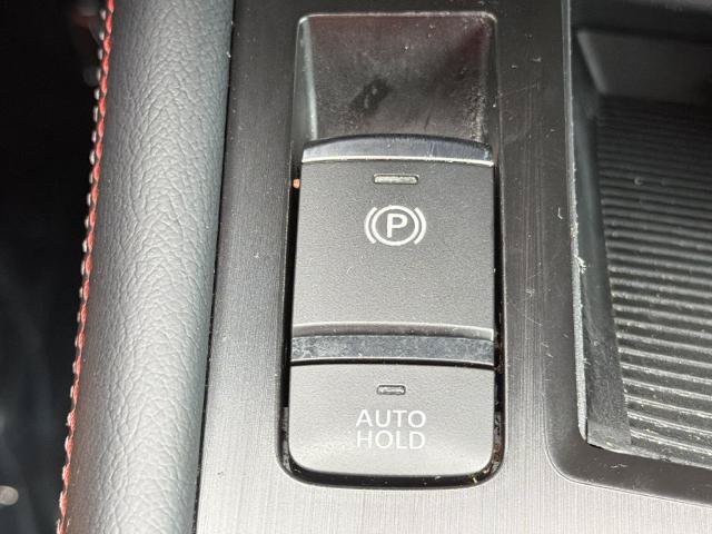 Certified 2025 Nissan Kicks SR FWD image 9