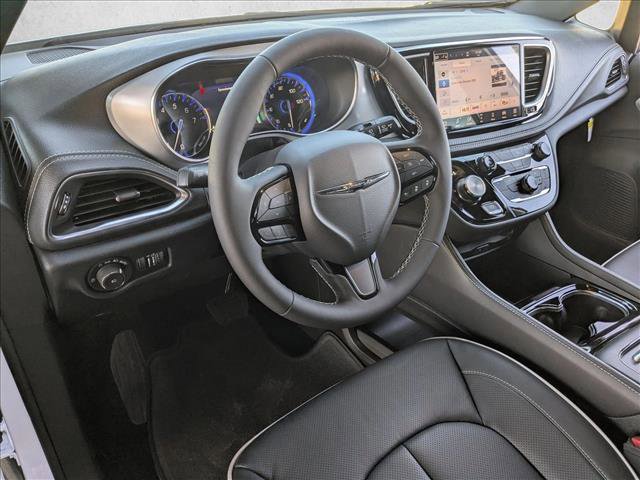 New 2026 Chrysler Pacifica Limited w/ Uconnect Theater Family Group image 3