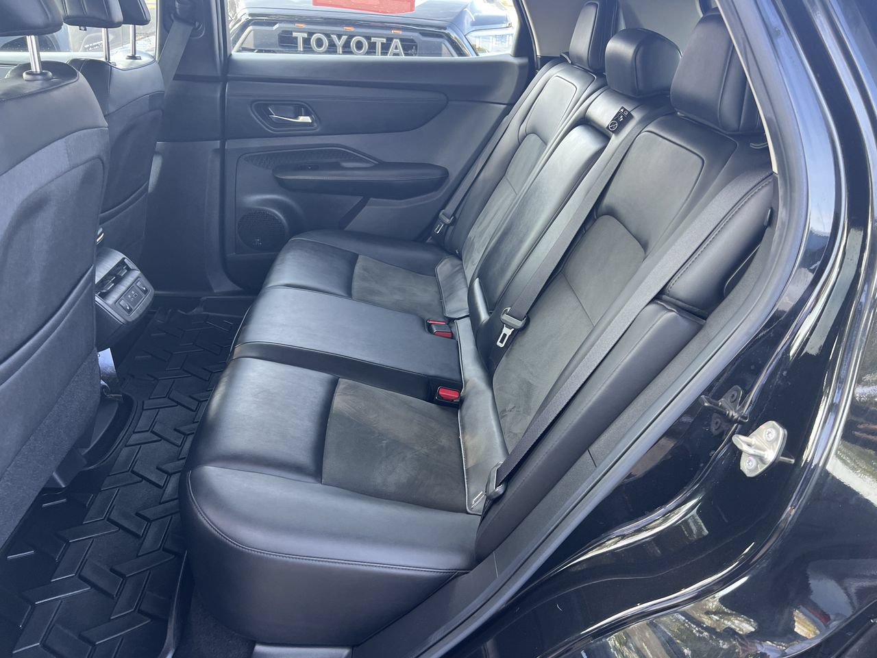 Used 2023 Nissan Ariya FWD image 22