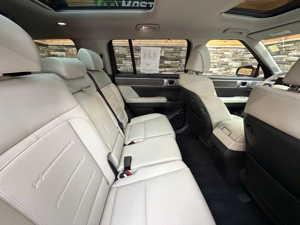 Certified 2025 Hyundai Santa Fe Limited image 32