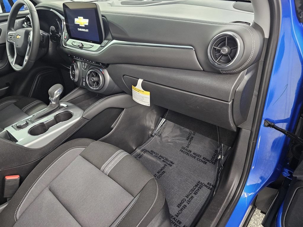 Used 2026 Chevrolet Blazer LT FWD image 12