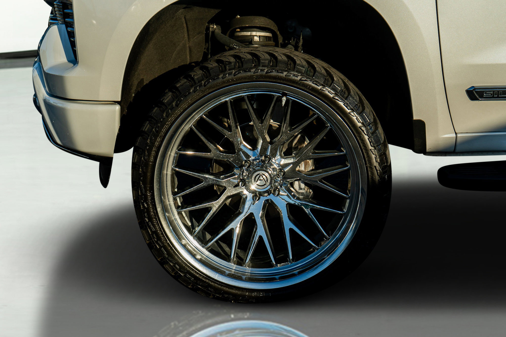 Used 2023 Chevrolet Silverado 1500 High Country w/ Technology Package image 17