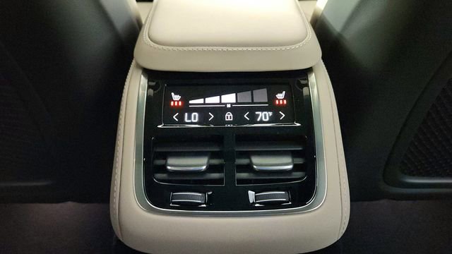 New 2026 Volvo XC90 B6 Plus w/ Protection Package Premier AWD/4WD image 32
