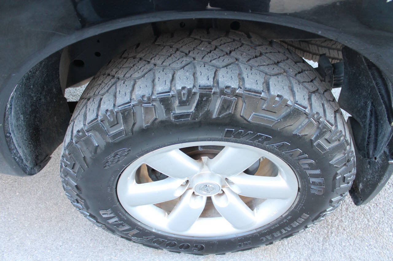 Used 2010 Nissan Titan SE RWD image 13