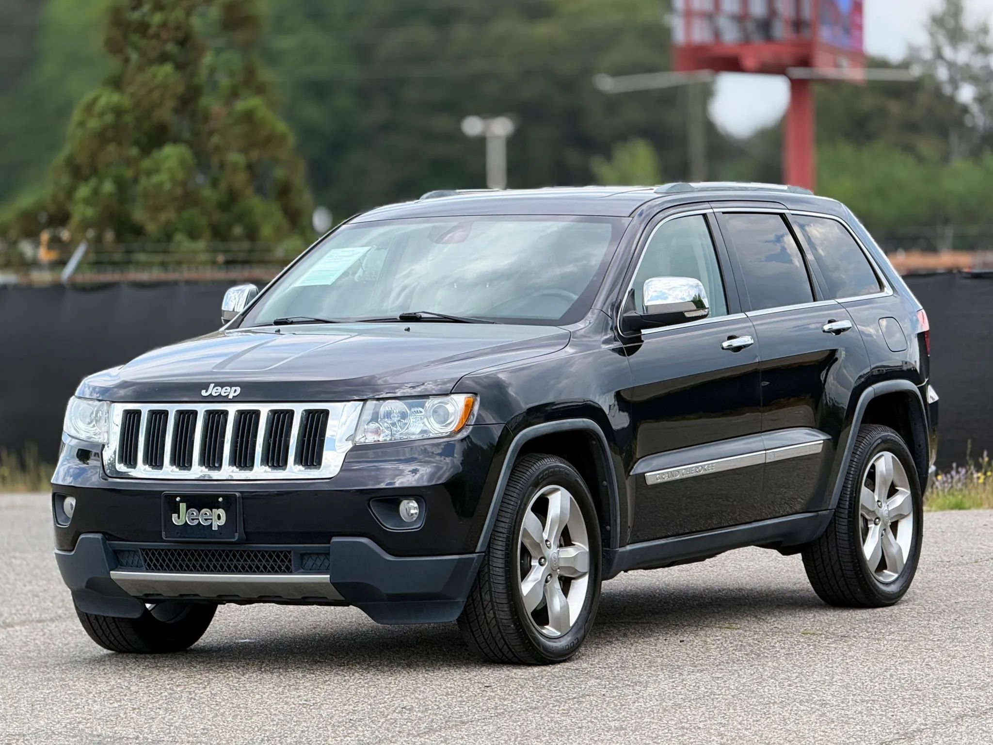 Used 2012 Jeep Grand Cherokee Limited AWD/4WD image 6