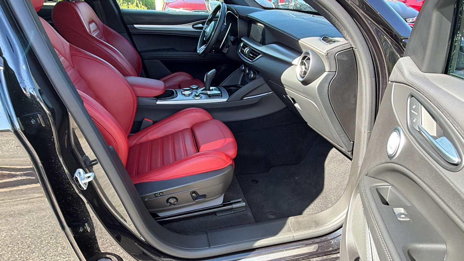 Used 2025 Alfa Romeo Stelvio Sprint AWD/4WD image 20