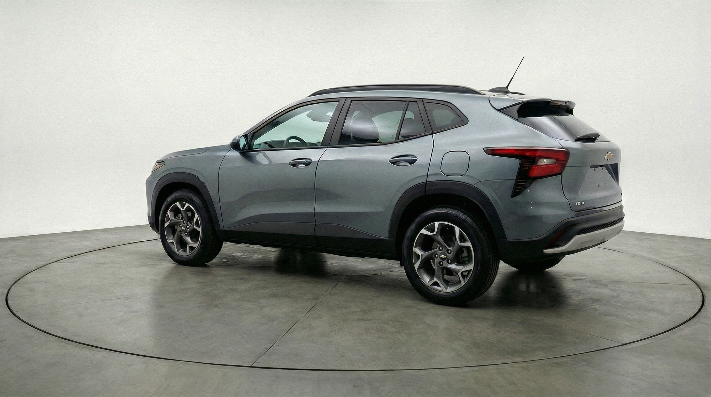 Used 2025 Chevrolet Trax LT FWD image 6